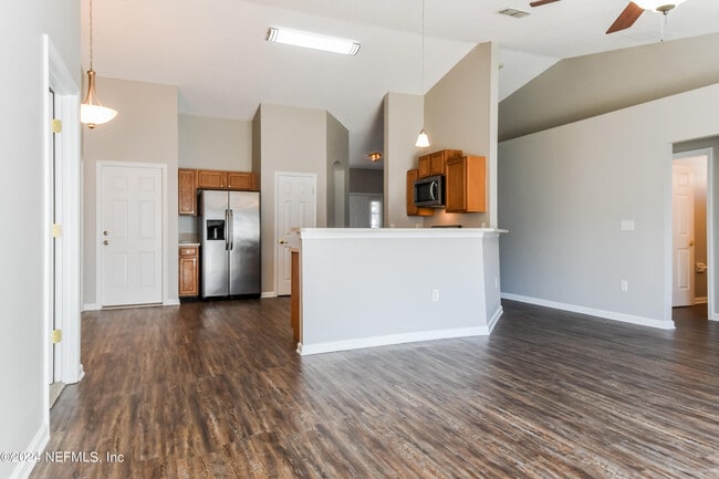 Building Photo - 6639 Leslie Oaks Ln