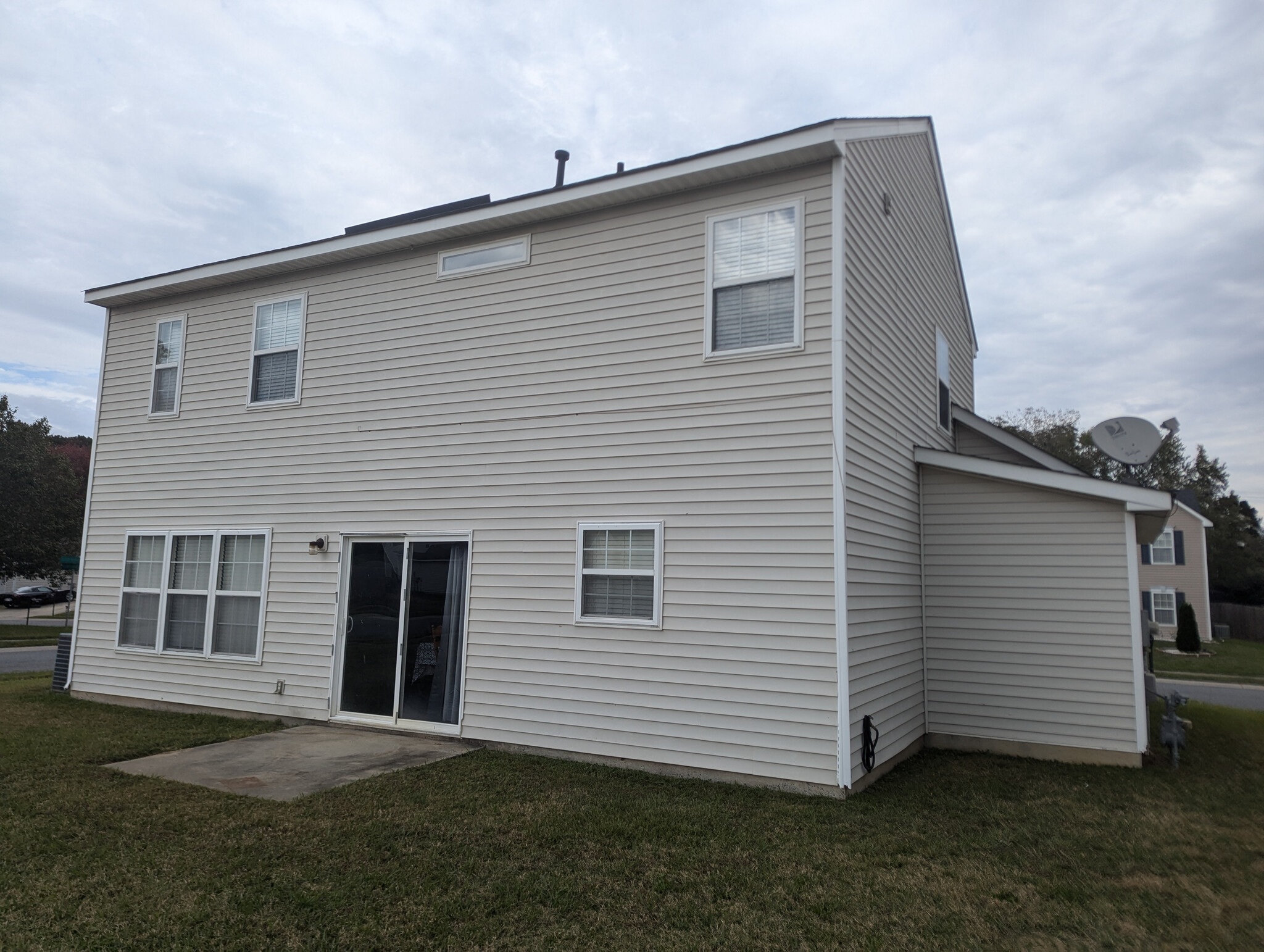 Building Photo - Room in House on Belmont Stables Dr