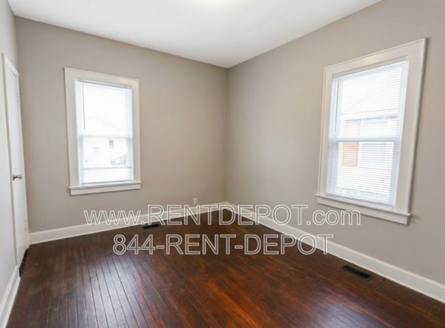 Building Photo - 1501 Henning Ave