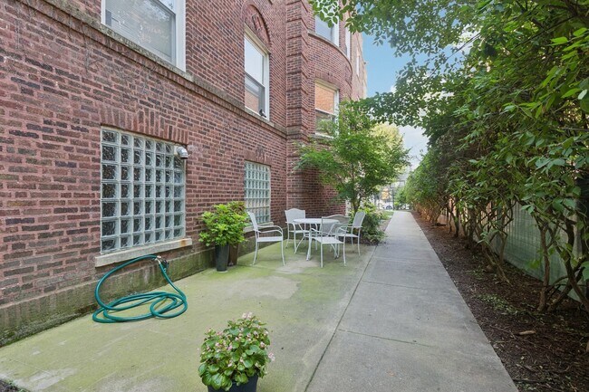 Building Photo - 5955 N Winthrop Ave