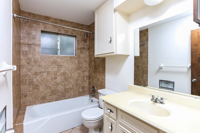 Building Photo - 1226 Ferndale Dr