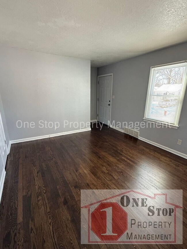 Building Photo - Beautiful 2 Bedroom 1 Bathroom in Kansas City!