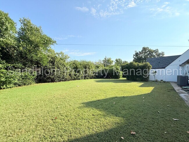 Building Photo - For Lease | Midtown Tulsa | Available Now!
