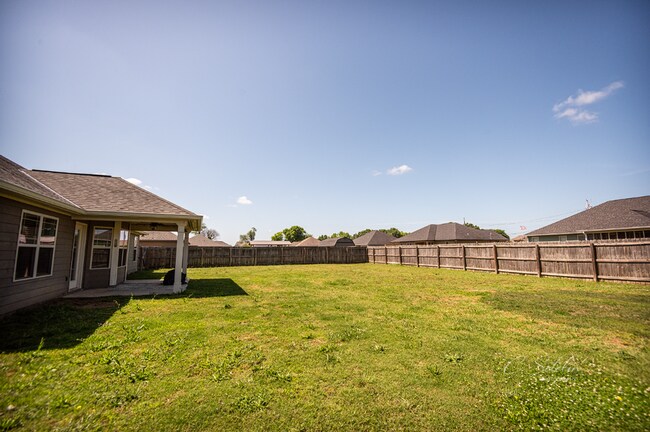 Building Photo - Gorgeous home available from June 10th!