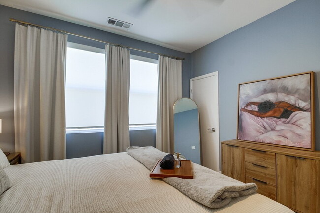 Building Photo - Welcome to your modern La Mesa townhome wi...