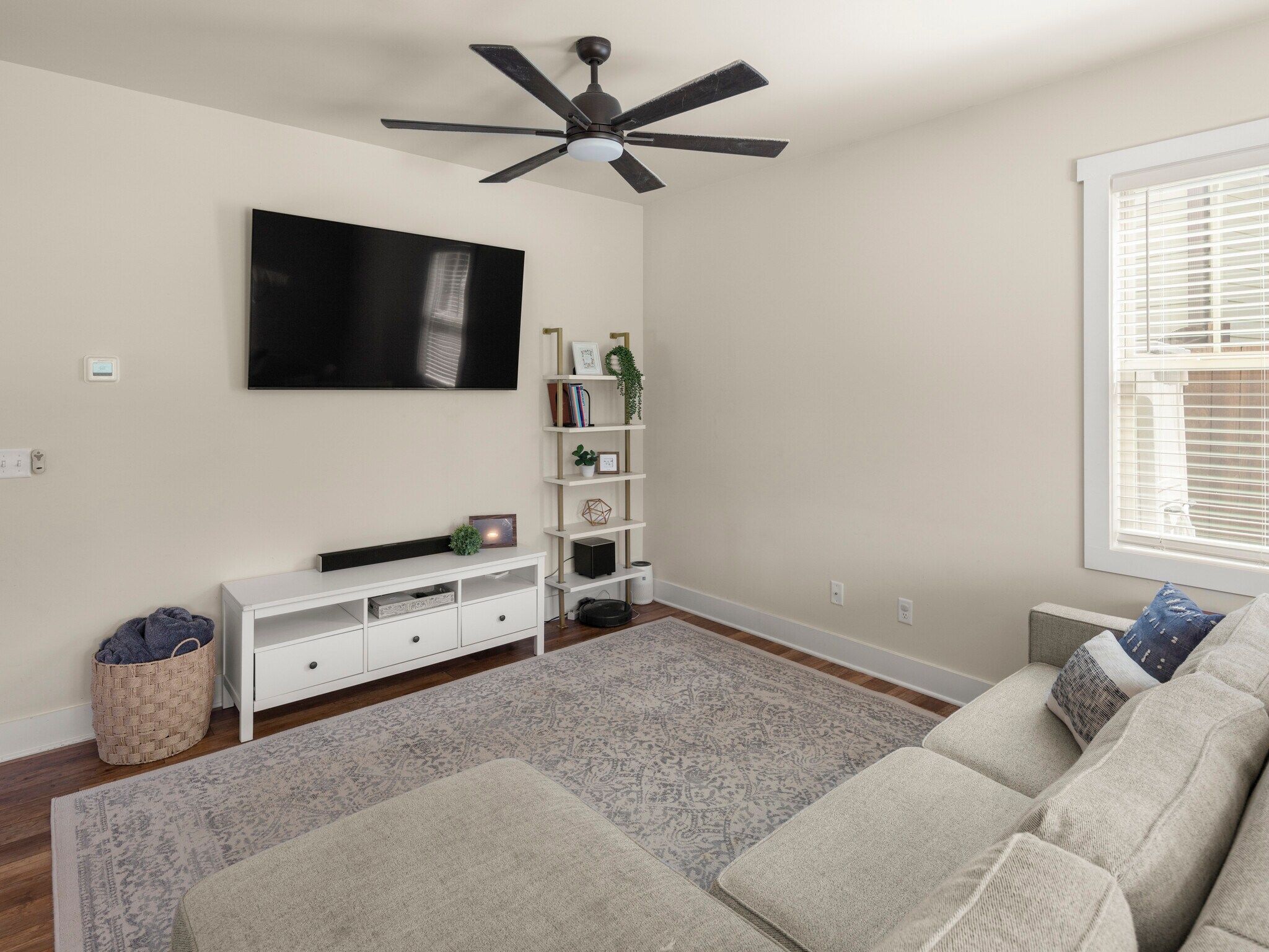 Building Photo - 84 Cardwell Ln