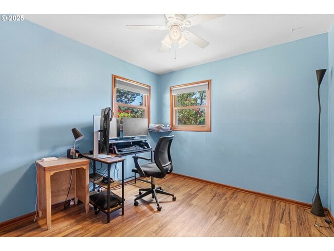 Building Photo - Quarter Acre Comfort