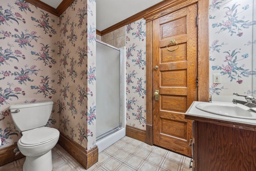 Building Photo - 319 Wheatfield St