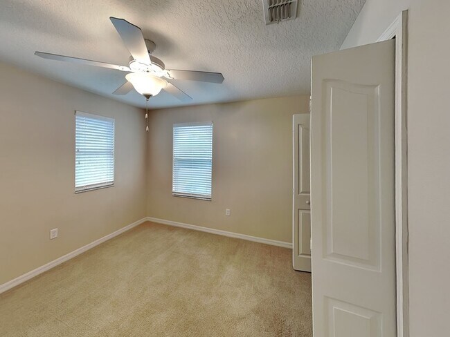 Building Photo - 11843 Verrazano Dr