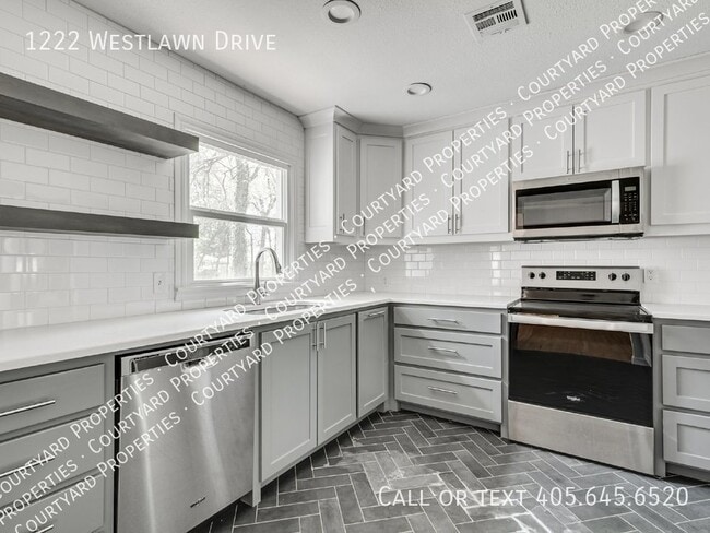 Building Photo - 1222 Westlawn Dr