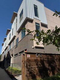 Building Photo - 5711 Lindell Ave