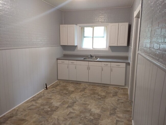 Building Photo - 113 Clifford Ave