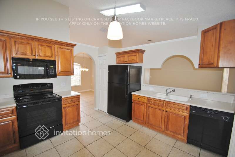 Building Photo - 6410 Golfview Ave