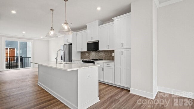 Building Photo - 2025 Clarksdale Dr