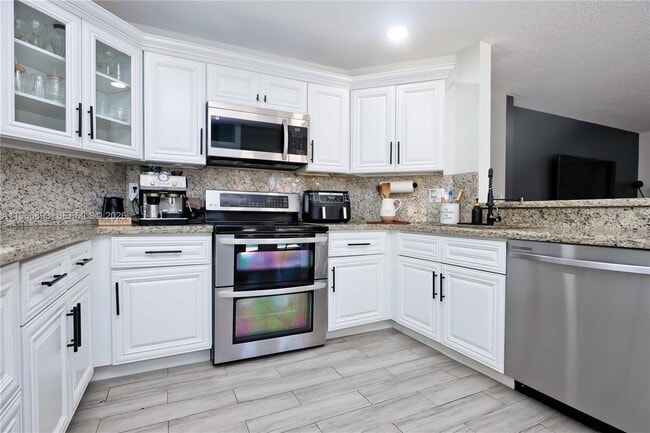 Building Photo - 3149 NW 71st Ave