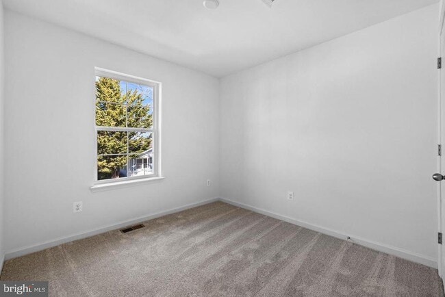 Building Photo - 482 Peleton St