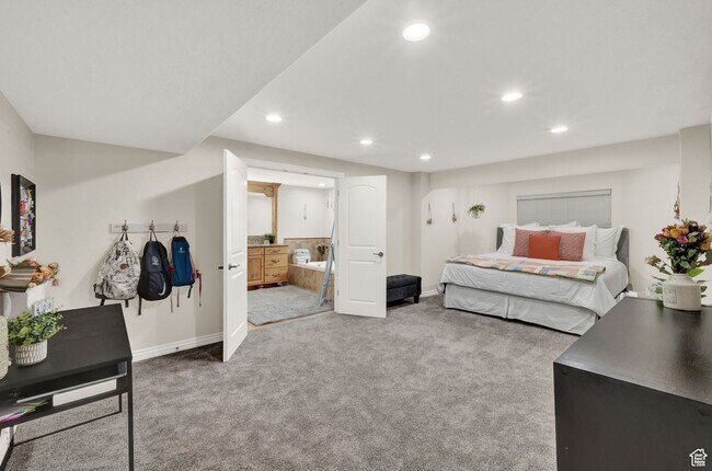 Building Photo - 1693 Crimson Oak Dr