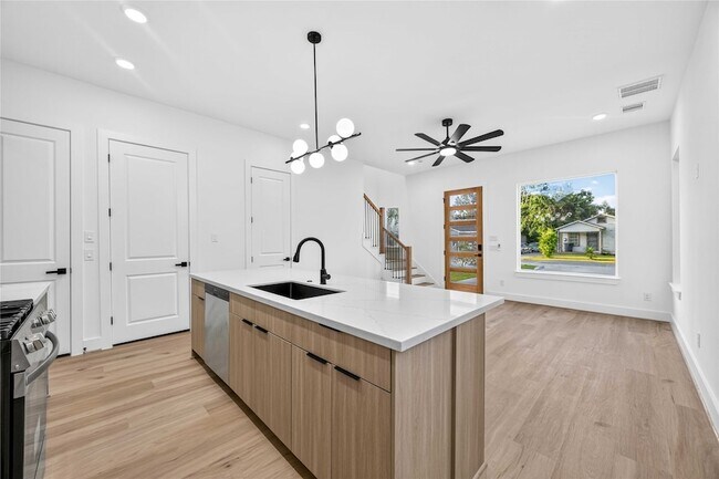 Building Photo - 4633 Mallow St