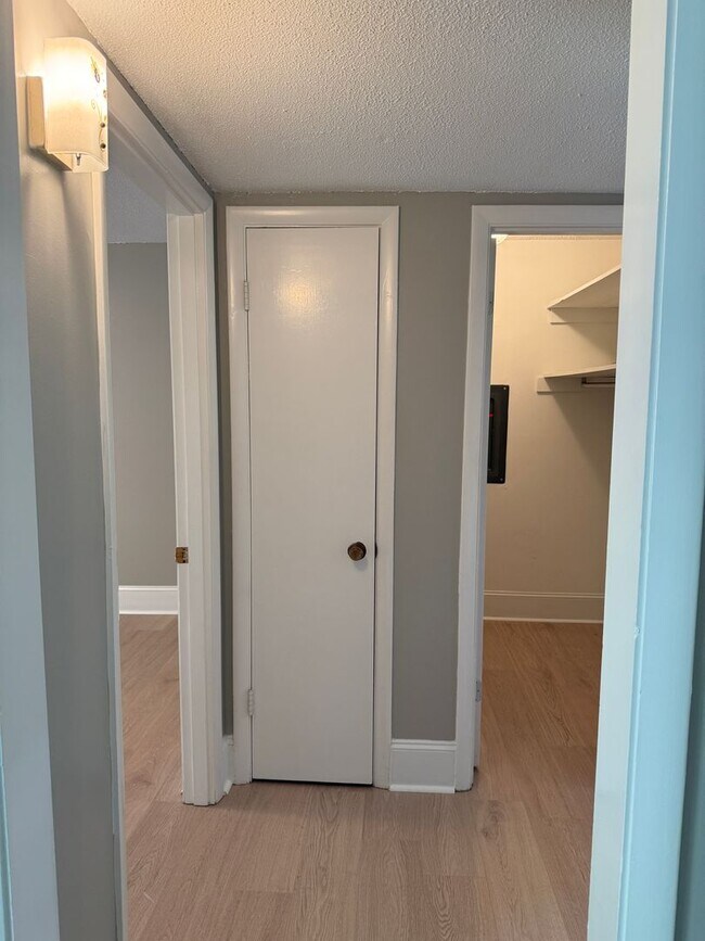 Building Photo - Forest Acres