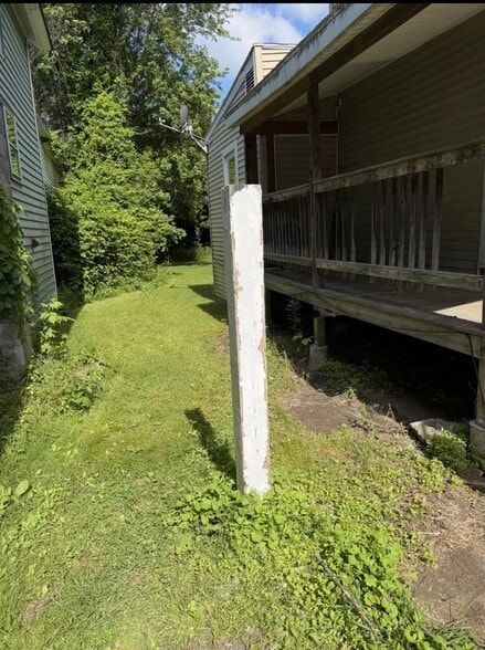 Side Yard - 41 Derby St