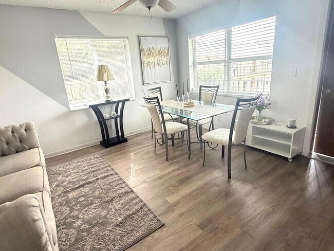 Building Photo - 406 Lakeside Dr