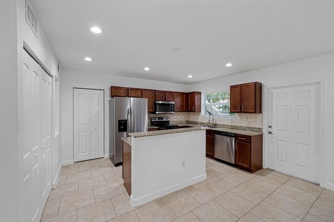 Building Photo - 3525 NW 114th Ln