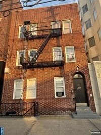 Building Photo - 322 Anderson Ave