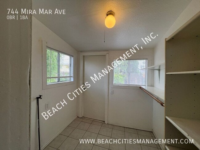 Building Photo - 744 Mira Mar Ave