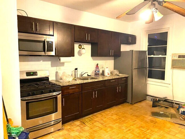 Building Photo - 37 Logan Ave