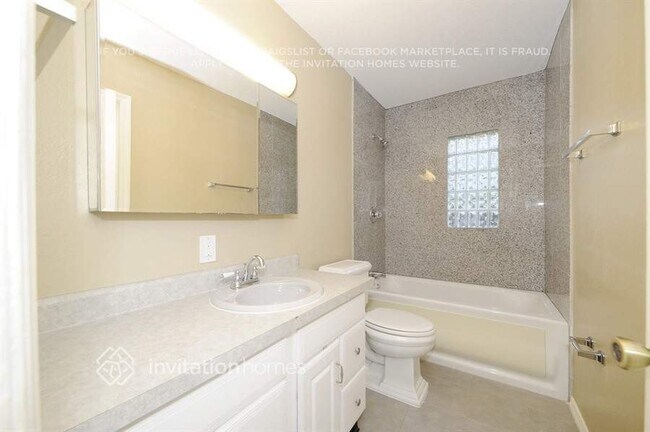 Building Photo - 2213 Boxwood Way