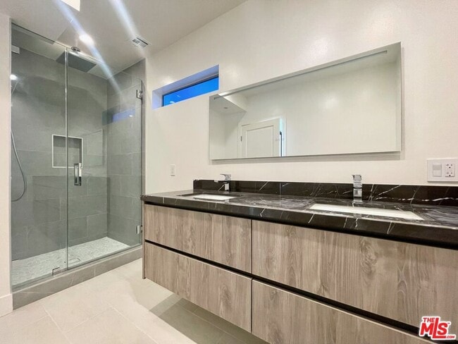 Building Photo - 822 Pacific Ave