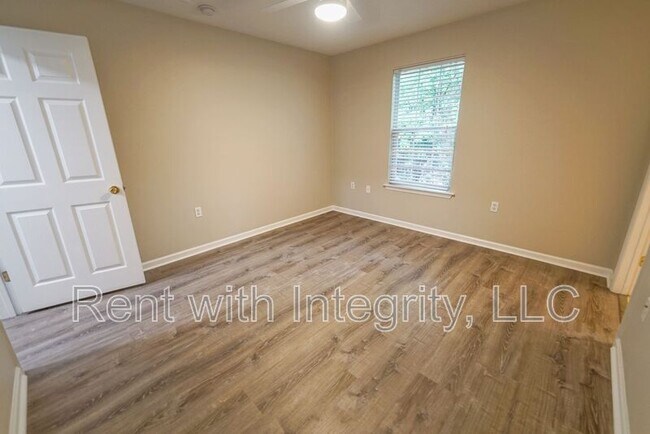 Building Photo - 241 Dixie Dr