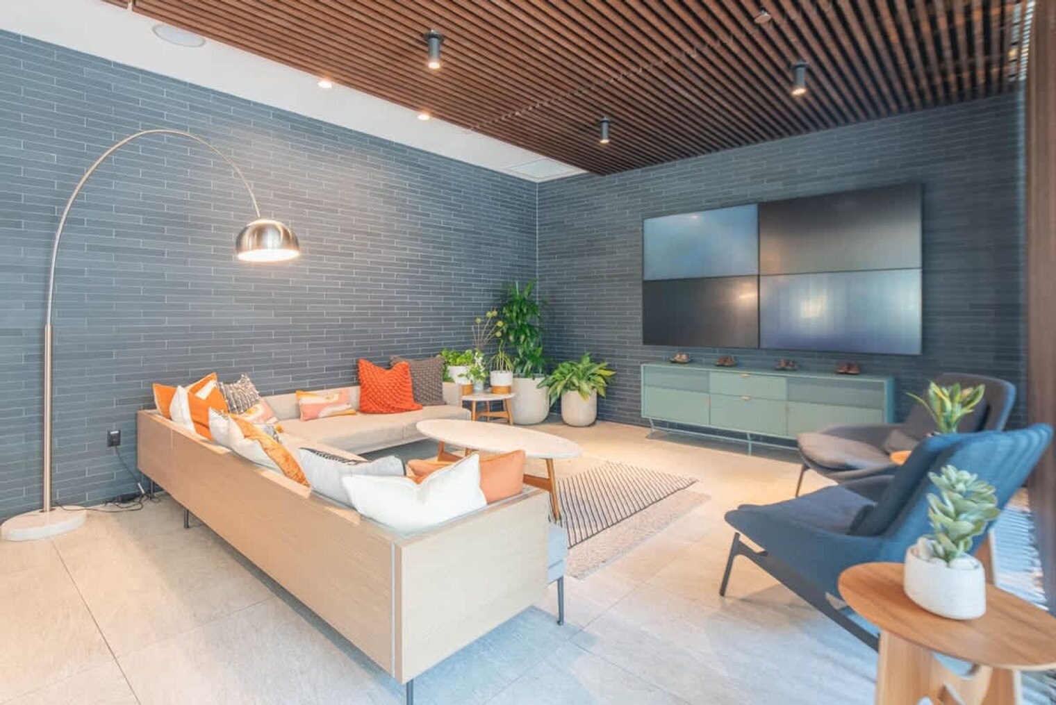 Building Photo - 701 W Rio Salado Pkwy