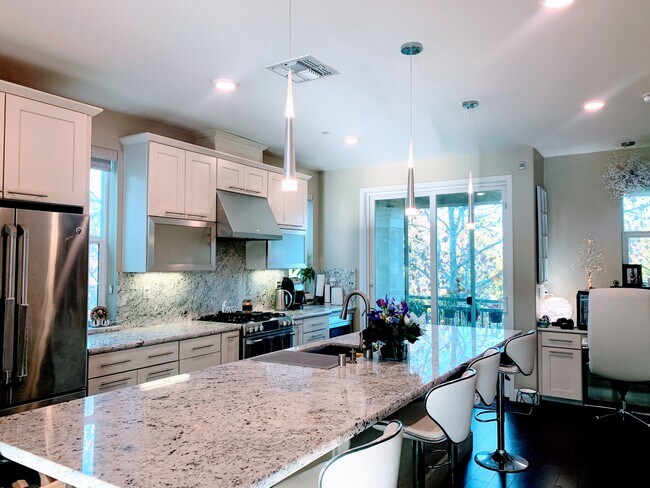 Building Photo - 5967 Raleigh Rd