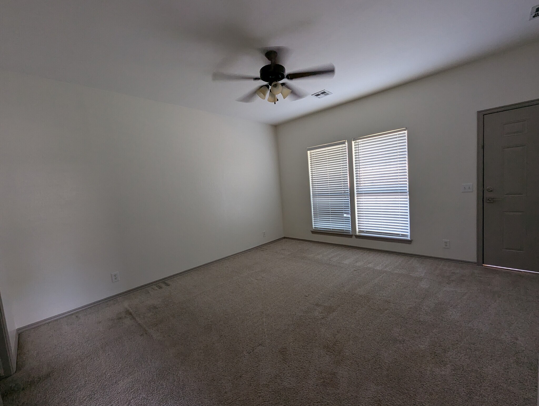 Master bedroom - 13715 Oxford Dr