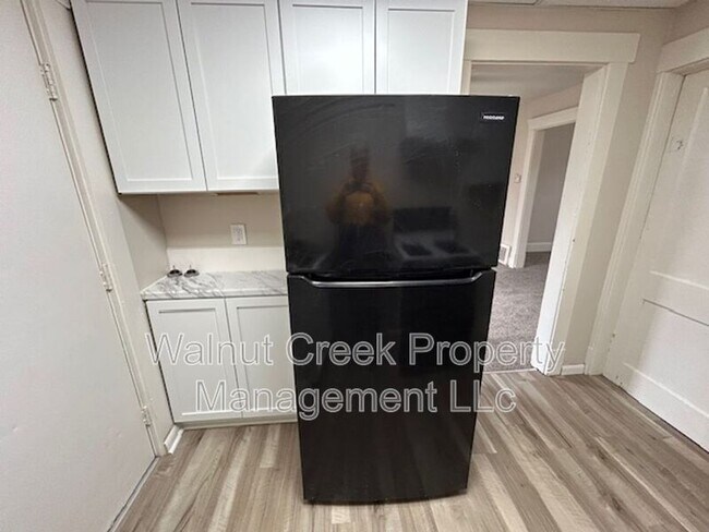 Building Photo - 100 Rush St