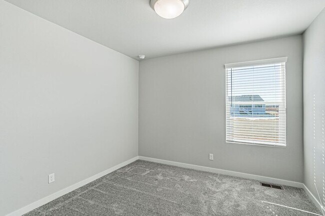 Building Photo - 5720 Slate River Pl