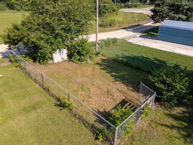 Building Photo - Italian Estates Property Management