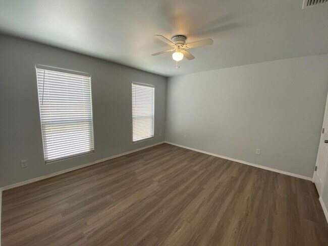 Building Photo - New 3/2/2 Duplex in Northwest Lubbock