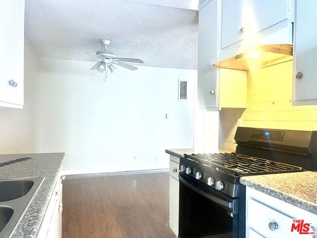 Building Photo - 1132 Alameda Ave