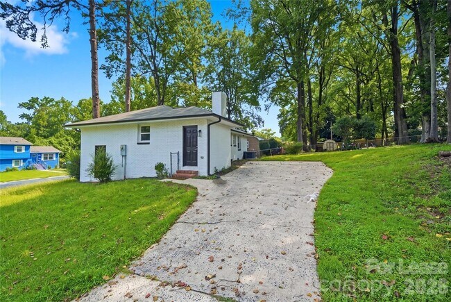 Building Photo - 553 Derrydowne Dr