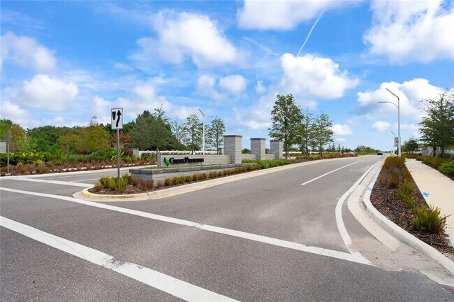 Building Photo - 16847 Delia St