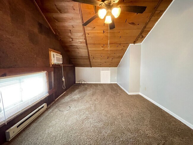 Building Photo - PRELEASING for AUGUST! Convenient Campus Living | 4BR with Fenced Yard & Covered Parking