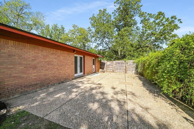 Building Photo - 5205 Brookdale Ln