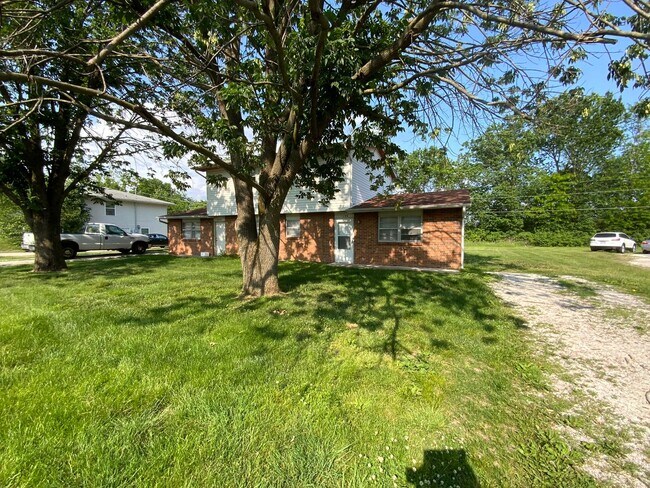 Building Photo - 560 NE Park Ln