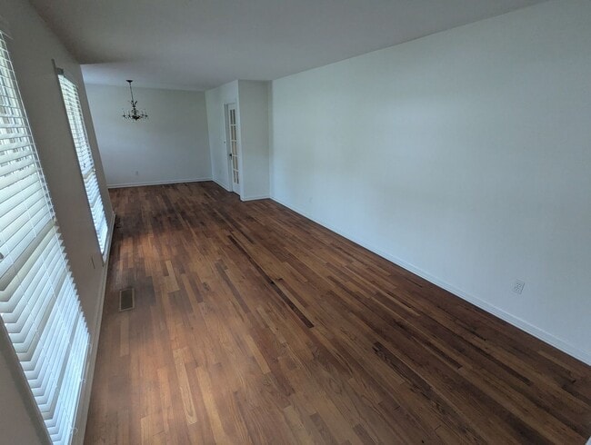 Building Photo - 3 bedroom 2 bath in Northwood Lake