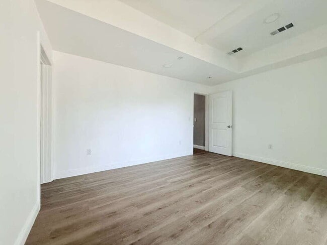 Building Photo - 1731 E 68th St