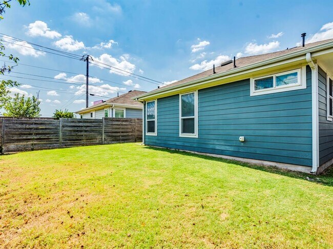 Building Photo - 2309 Hermia St