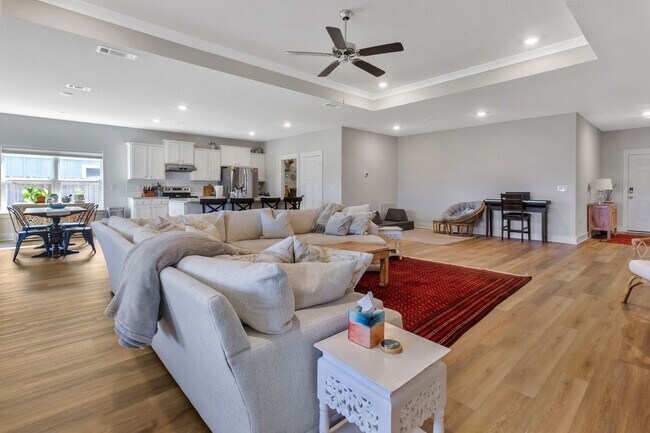 Building Photo - 4 BEDROOMS IN GULF BREEZE!!