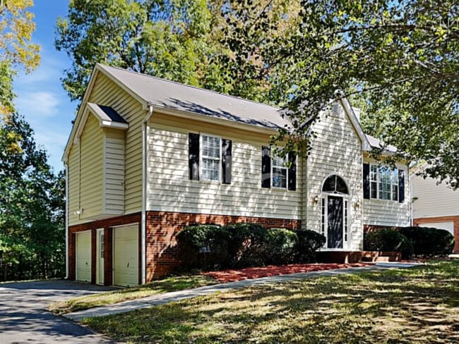 Building Photo - 5160 Windsbury Ridge Rd